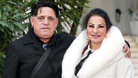 Rappresentazione artistica di Santa Rita con il marito Paolo e i loro due figli