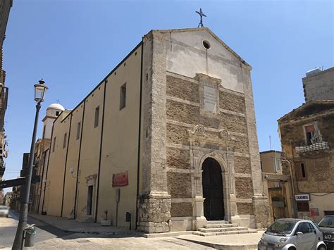 Fotografia simbolica dell'esterno della chiesa del Carmine a Gela