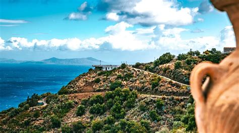 Veduta panoramica di Sant'Angelo di Brolo con i monti Nebrodi e le Isole Eolie all'orizzonte