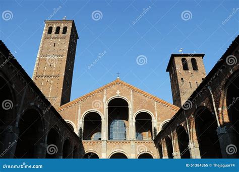 Vista esterna della Chiesa Parrocchiale di Sant'Ambrogio a Morazzone
