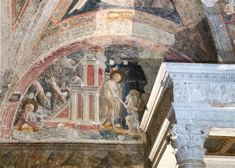 Dettaglio degli affreschi della sagrestia dell'Abbazia di Chiaravalle della Colomba