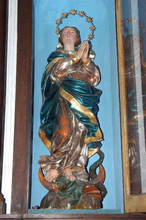 Dettaglio dell'altare maggiore e della statua dell'Immacolata Concezione