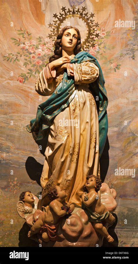 Thematic photo of the Immaculate Conception statue