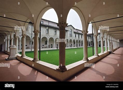 Interno di un chiostro o di un ambiente comune della Foresteria Monastero Santa Colette