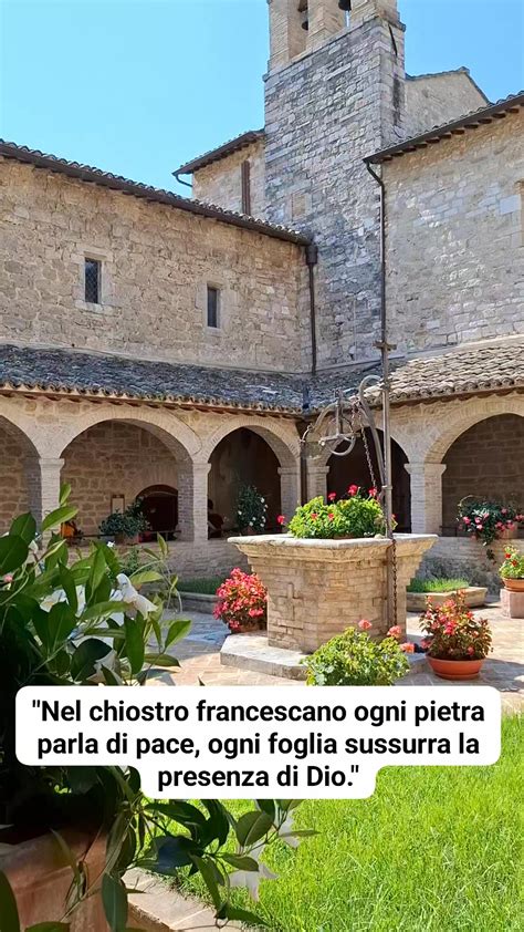 Foto di un ambiente sereno e naturale, forse un giardino o un chiostro, presso le Suore Francescane Alcantarine
