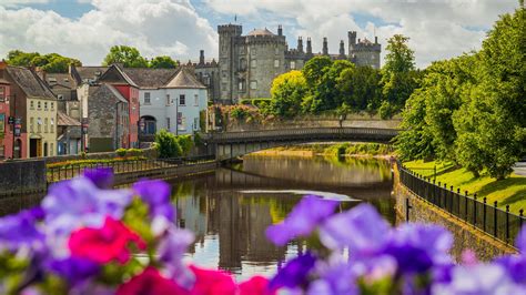 Vista dall'alto della Torre Circolare di San Canice con il panorama di Kilkenny