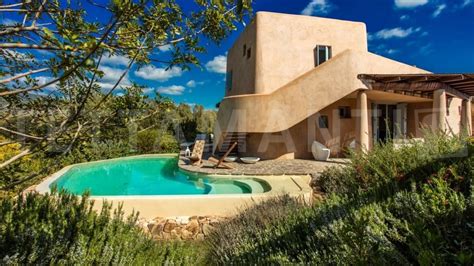 Foto rappresentativa di una villa di lusso in Sardegna