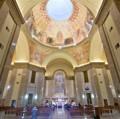Interno della Chiesa di Maria Santissima Regina degli Apostoli