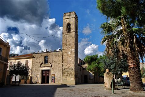 Foto della facciata della Chiesa Parrocchiale di San Sperate