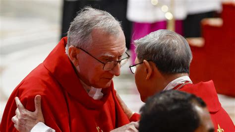 Ritratto del Cardinale Pietro Parolin che annuncia la sua decisione di non votare