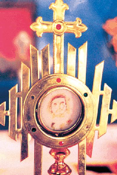 Una processione con l'ostensorio contenente l'ostia miracolosa