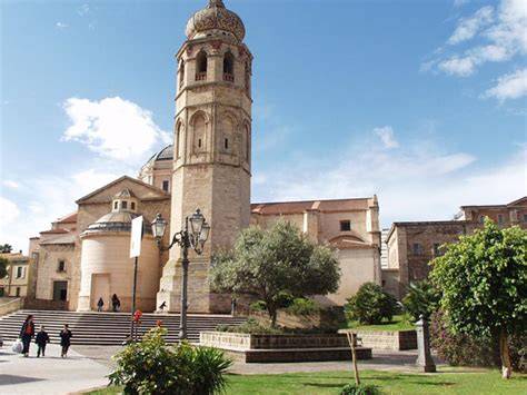Foto esterna della Cattedrale di Santa Maria Assunta a Oristano