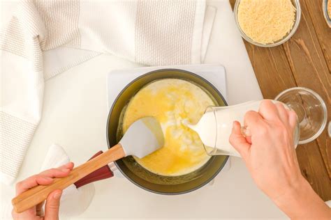 Preparazione della crema al mascarpone per farcitura di Cream Tart