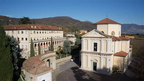 Chiesa Santuario Madonna della Neve ad Adro durante la festa