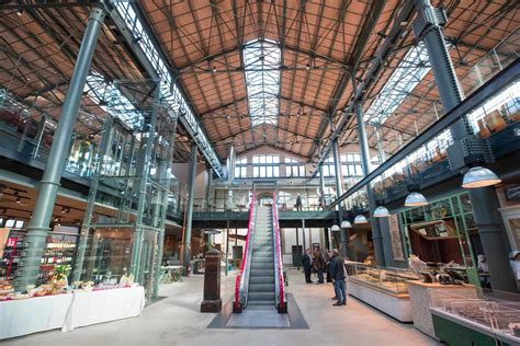Architettura metallica del mercato coperto di Lourdes