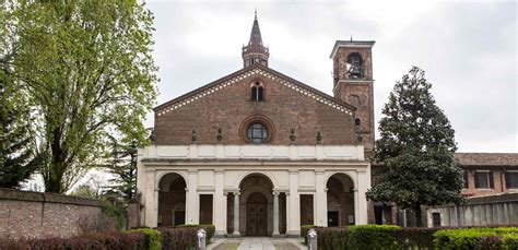 Facciata dell'Abbazia di Chiaravalle Milanese