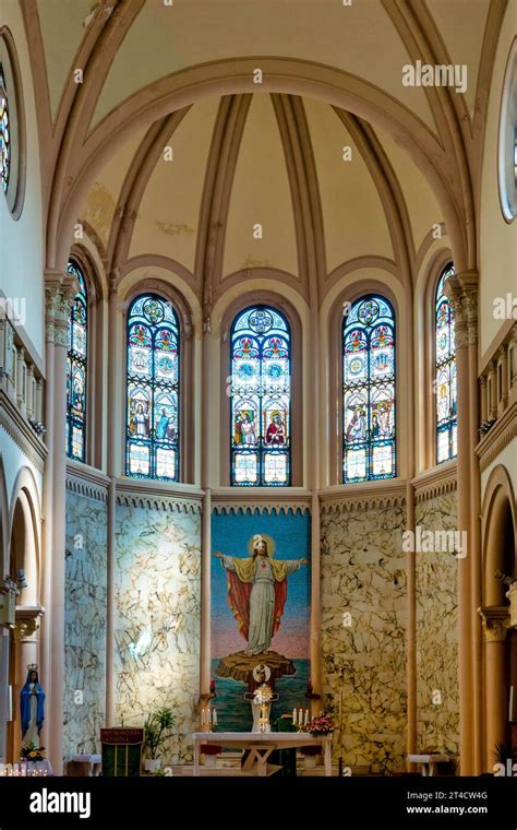 Interno della Chiesa del Sacro Cuore trasformata in Santuario della Divina Misericordia