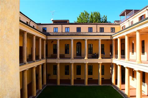 Grafico dell'andamento delle iscrizioni all'Istituto Superiore di Scienze Religiose San Pietro Martire (1967-1973)