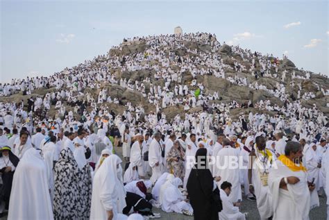 Foto della pianura di Arafah con i pellegrini