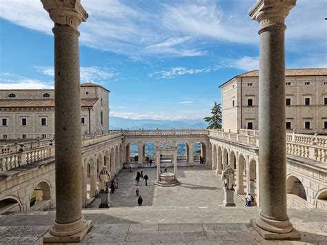 Disegno semplice dell'Abbazia di Montecassino