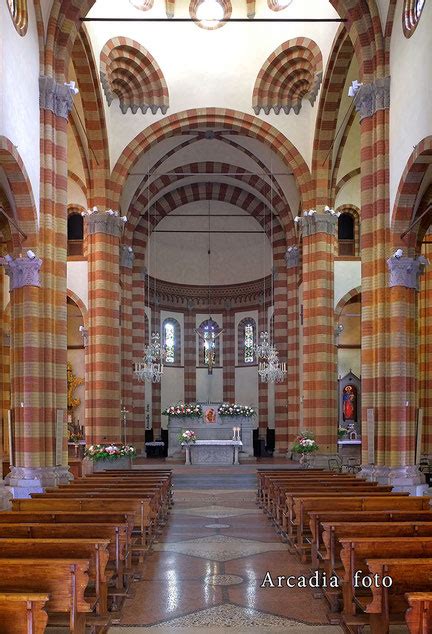 Foto della facciata della Chiesa di San Giacomo di Piumazzo