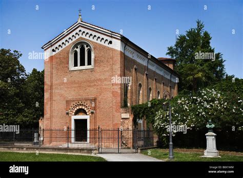 Thematic photo of the Scrovegni Chapel exterior