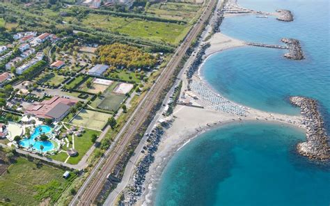 Foto panoramica del Villaggio Santa Maria di Paola con vista mare