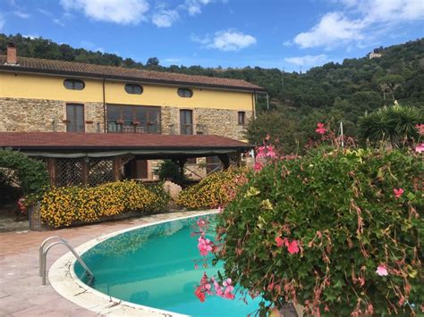 Veduta panoramica dell'Agriturismo San Basilio immerso nel verde del Cilento