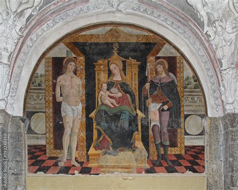 Affresco della Vergine col Bambino e San Sebastiano