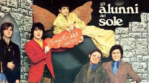 Montaggio fotografico che ripercorre la carriera degli Alunni del Sole