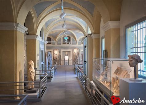 Interno del Museo Diocesano di Jesi con reperti storici