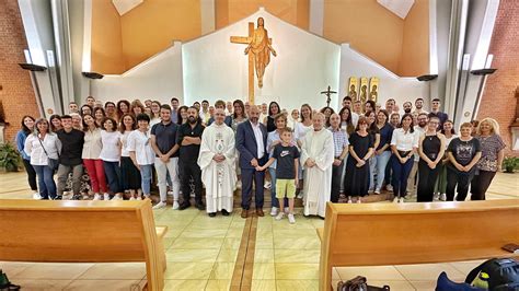 Giovani in un oratorio salesiano