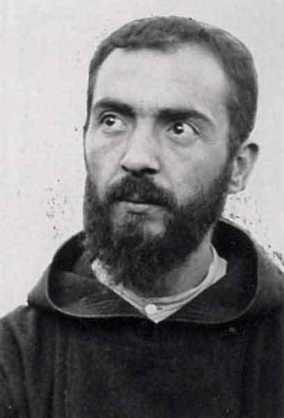 Giovane Padre Pio a Pietrelcina, foto d'epoca