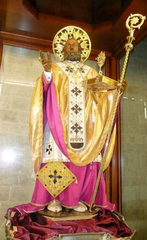 Immagine di San Nicola di Bari, vescovo con mitra e bastone pastorale