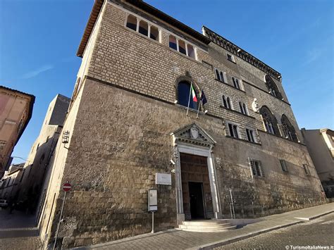 Facciata di Palazzo Vitelleschi, sede del Museo Archeologico Nazionale di Tarquinia