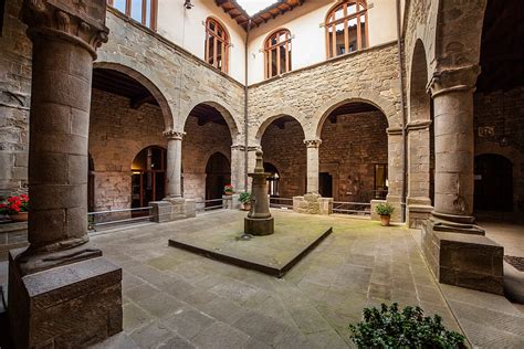 Interno del Monastero di Camaldoli durante una visita guidata