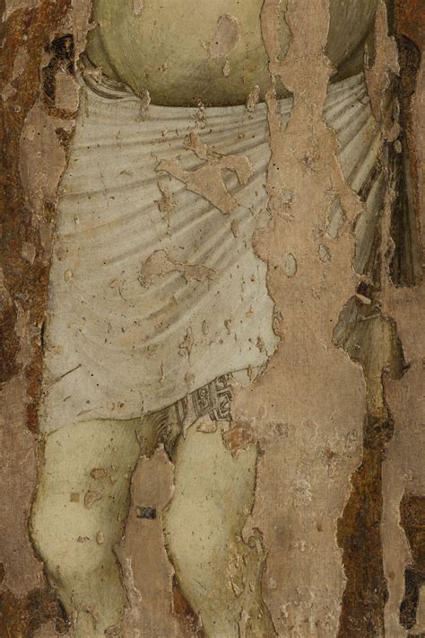 Vista ravvicinata del dettaglio del restauro del perizoma del Cristo