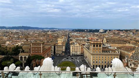 Foto della terrazza panoramica del Vittoriano con vista su Roma