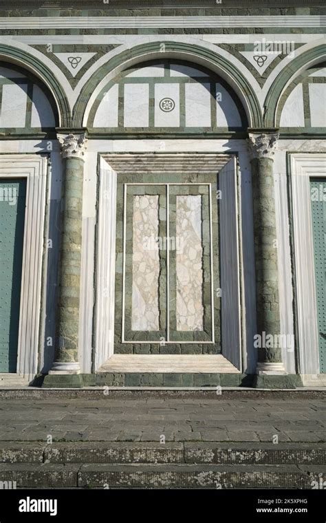 Dettaglio della facciata principale della Basilica dell'Annunciazione