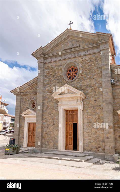 Dettaglio del portale della chiesa parrocchiale di Santa Maria Maddalena