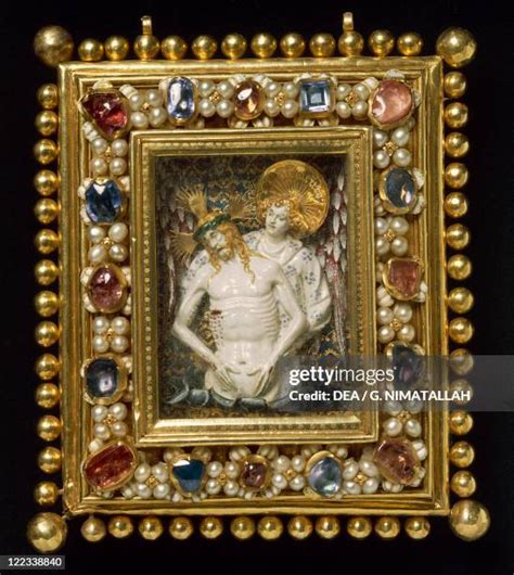 Esempio di Pace (Osculum Pacis) medievale in bronzo, con decorazioni sacre