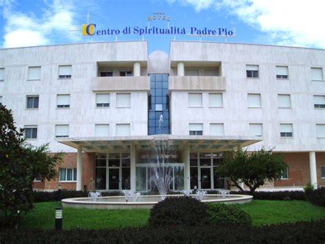 Esterno dell'Hotel Centro Di Spiritualità Padre Pio
