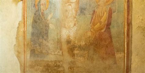 Dettaglio dell'affresco della Crocifissione o dell'Annunciazione all'interno della chiesa