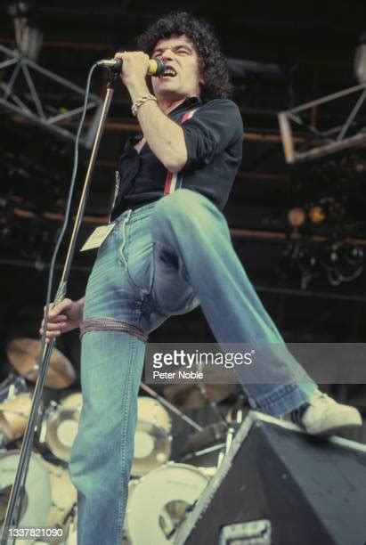 Photo of Dan McCafferty performing live with Nazareth