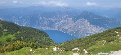 Foto panoramica del sentiero che conduce all'Eremo