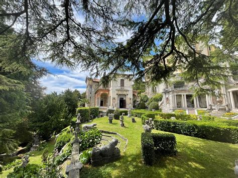 Giardini della Casa Museo Lodovico Pogliaghi con vista sul paesaggio circostante