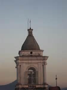 Dettaglio della facciata e del campanile settecentesco della chiesa