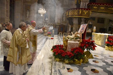 Rappresentazione concettuale dell'esplorazione psichiatrica e storica della figura di Gesù.