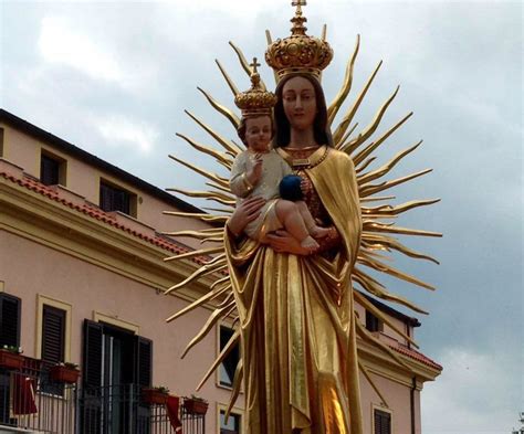 Foto della processione della Madonna dello Splendore per le vie di Giulianova