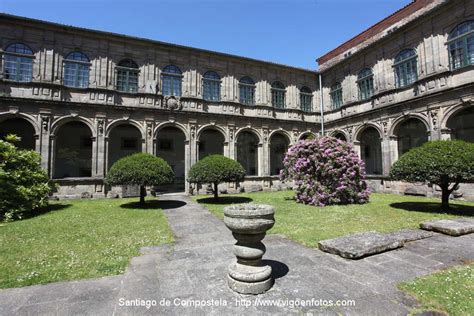 Veduta esterna del Convento di Santo Domingo de Bonaval a Santiago de Compostela